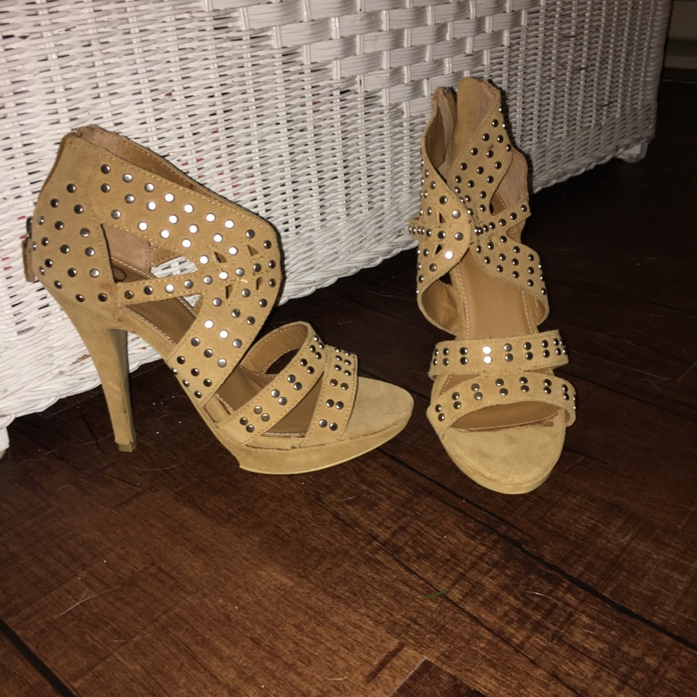 Kelsi Dagger heels